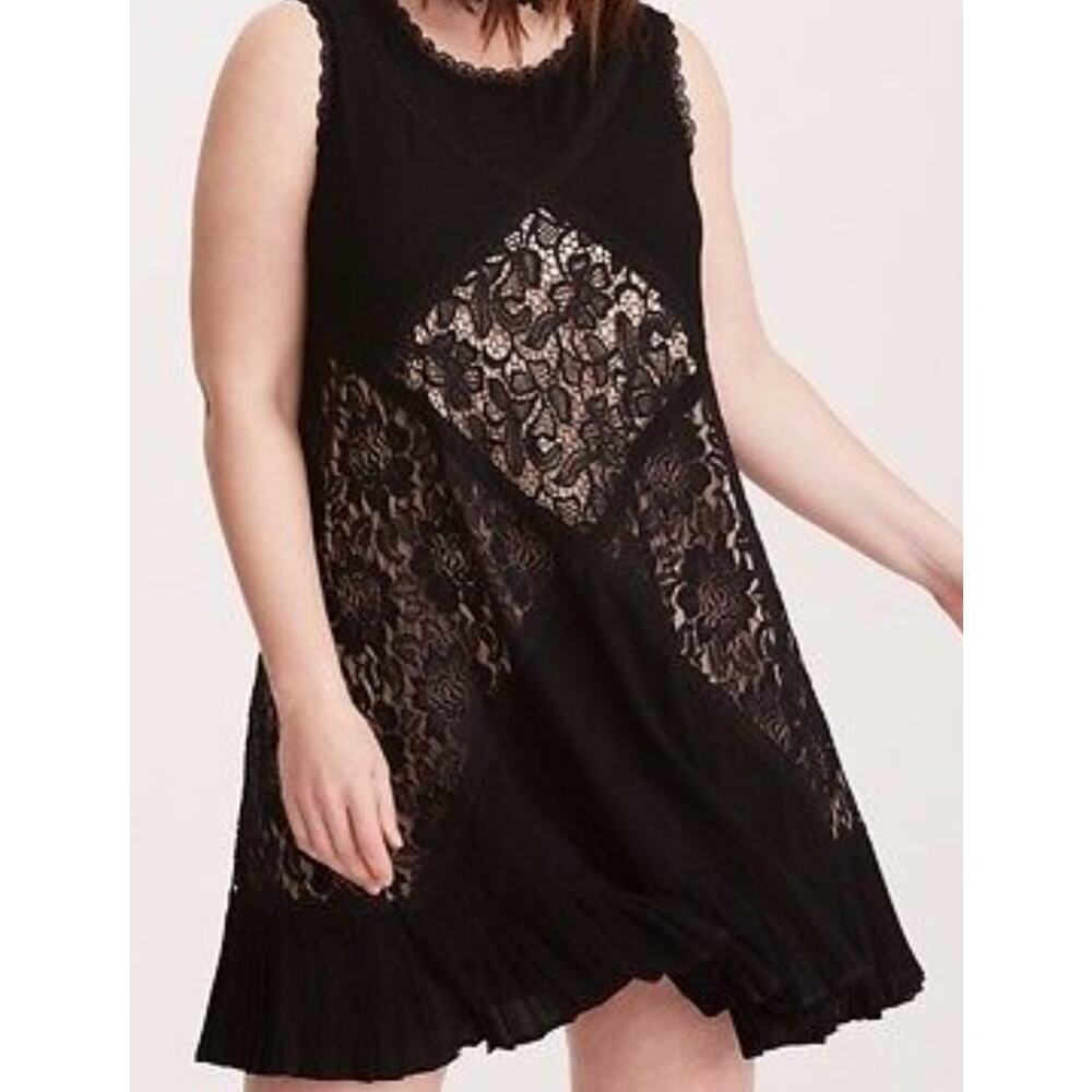 Torrid 00 = size 10 or M/L Black Lace Dress with Nude Underlining